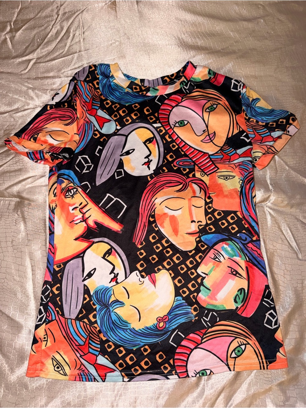 H&M Multicolor Abstract Faces Short Sleeve Tee